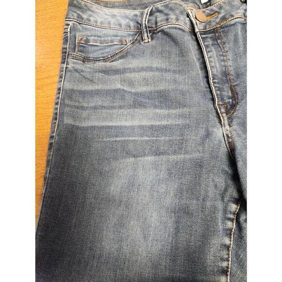 Refuge 16 smil jeans. Measures approx 36 waist 28 inseam and 10 rise - Picture 3 of 7